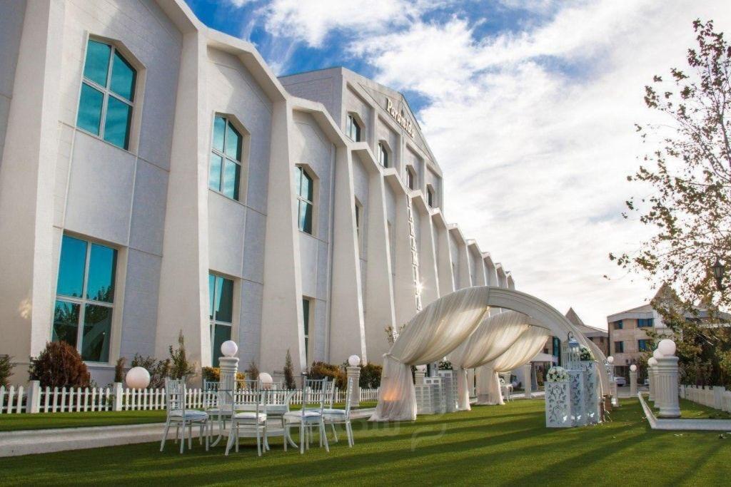 هتل بزرگ پارامیدا شاهرود