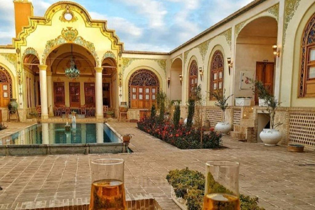  اقامتگاه سنتی یاسمین راهب کاشان